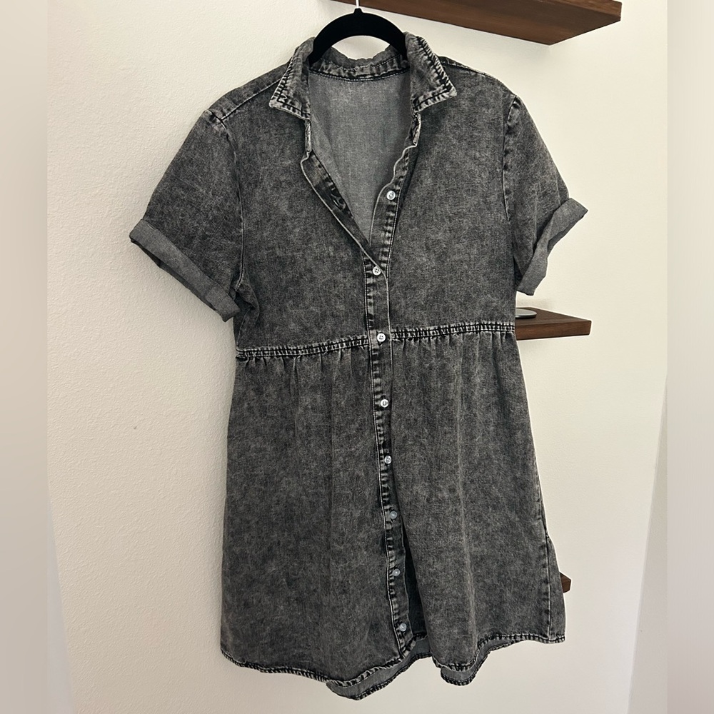 Women’s black Jean dress.